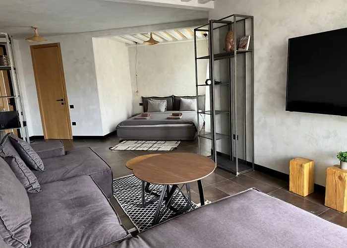 Amuse Bouche By Skabrin Банско